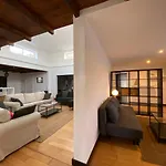 Isabel Villa *