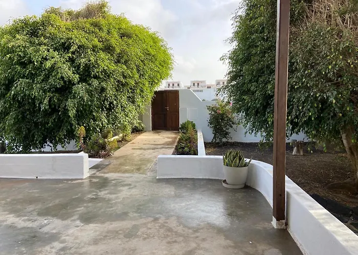 Isabel Villa San Bartolome (Las Palmas)